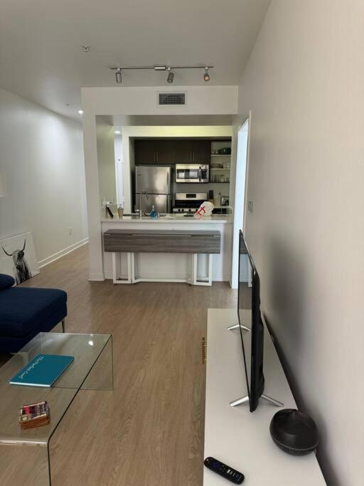The Carlton - Modern-Lux 2 Master Suites-Secure Bldg & Parking- 5 Blks To Ocean Ave Los Angeles Exterior photo