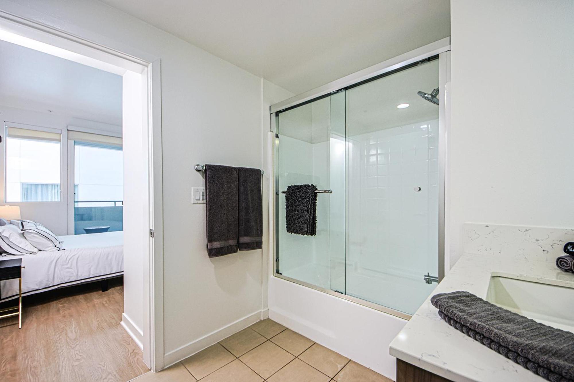 The Carlton - Modern-Lux 2 Master Suites-Secure Bldg & Parking- 5 Blks To Ocean Ave Los Angeles Exterior photo