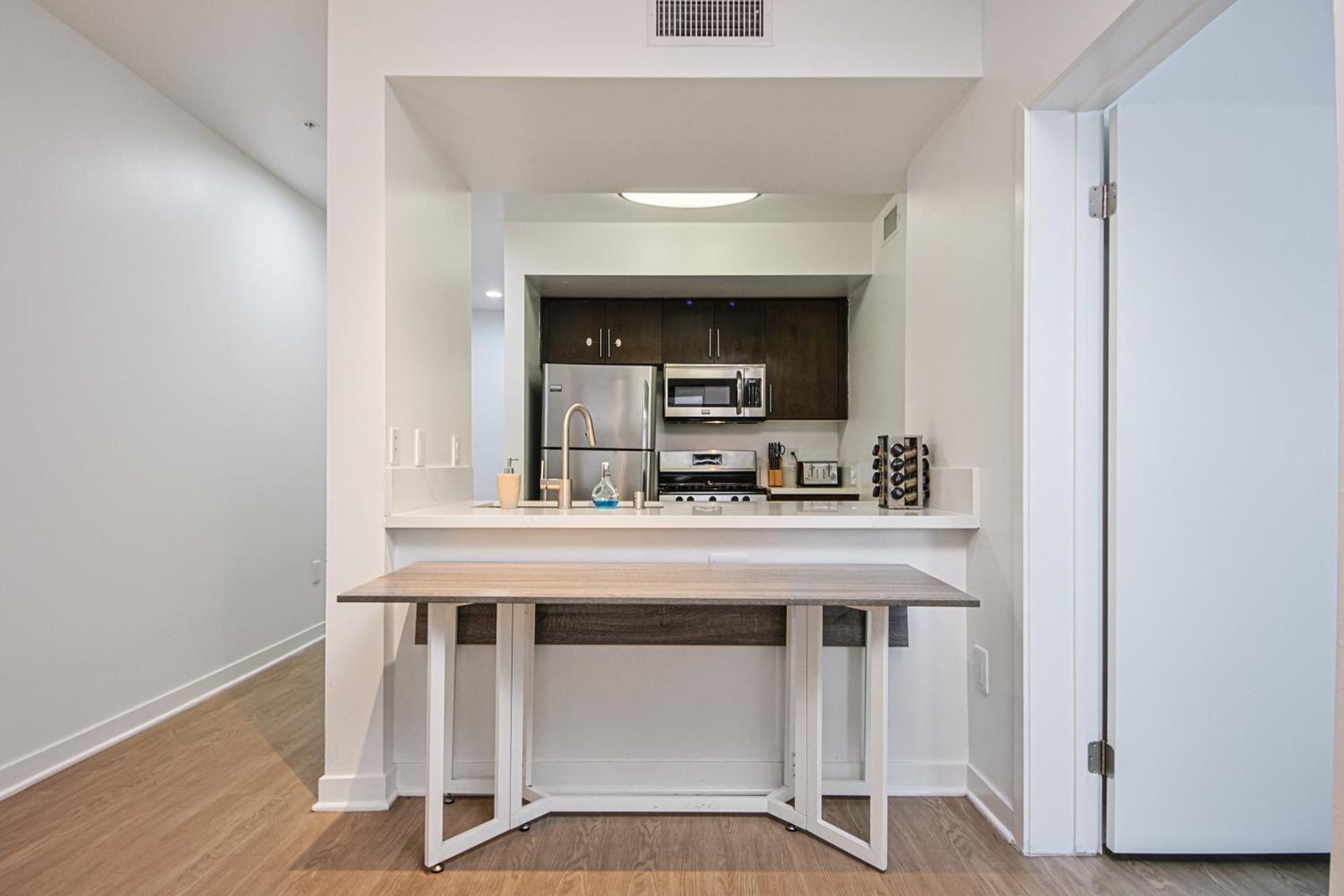 The Carlton - Modern-Lux 2 Master Suites-Secure Bldg & Parking- 5 Blks To Ocean Ave Los Angeles Exterior photo